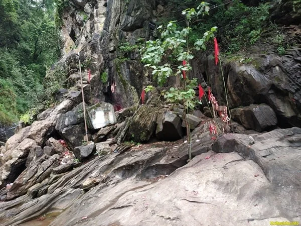 Khudiya Rani gufa image